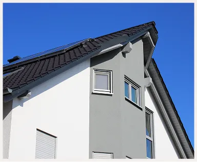 Abgeschlossene Fassadenarbeiten bei einem Haus